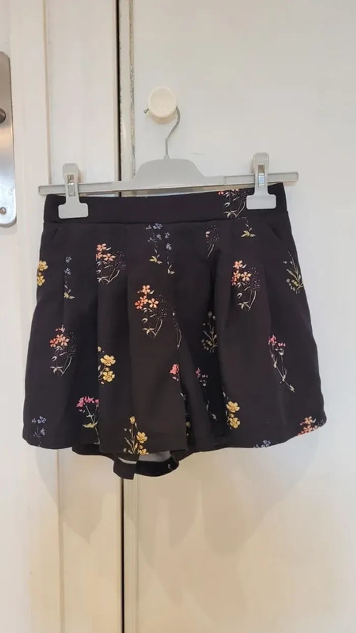Short fluide taille haute imprimé fleurs