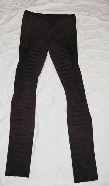 slim en daim Fendi marron valeur 1700 euros