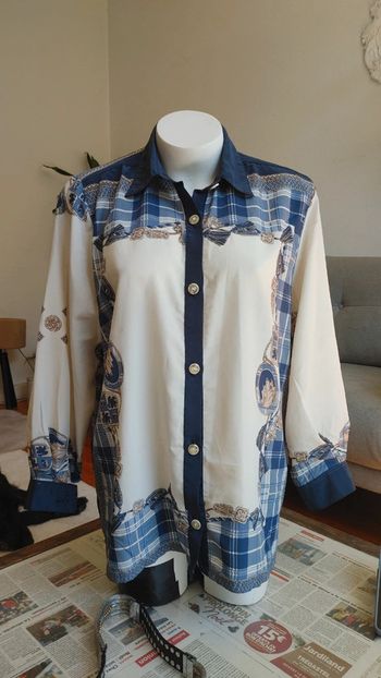 Chemise fluide manche longue vintage couleur bleu blanc bouton doré