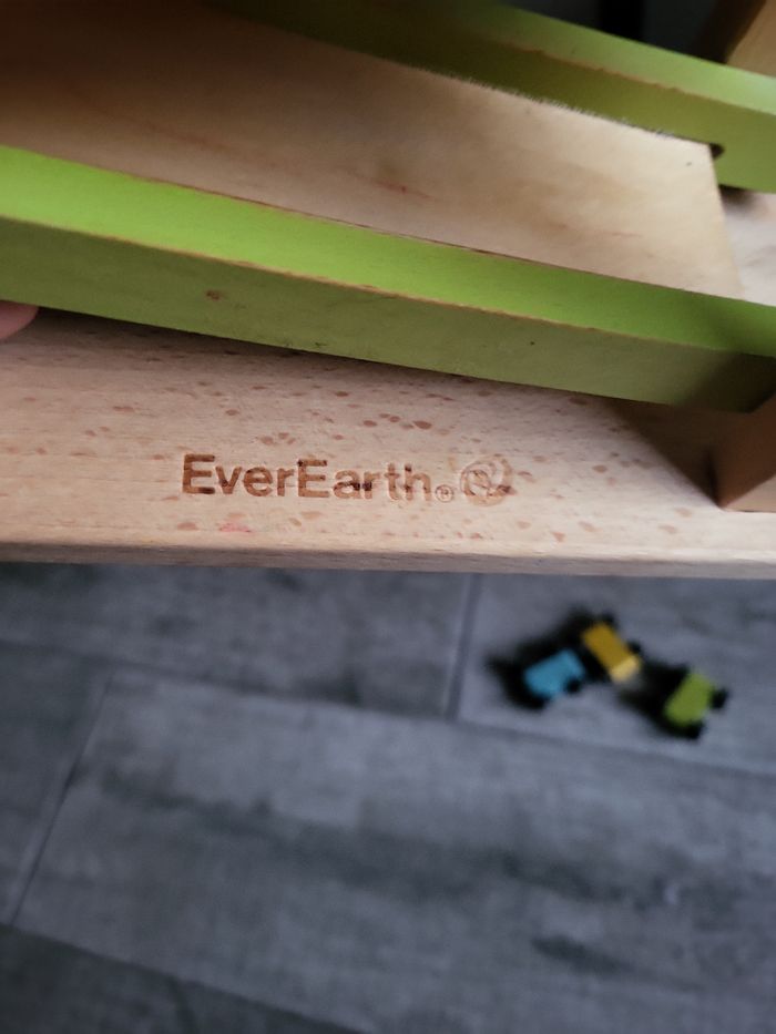 Rampe de course avec voiture en bois - photo numéro 3