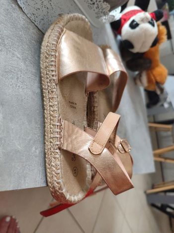 Sandales taille 35 a scratchs