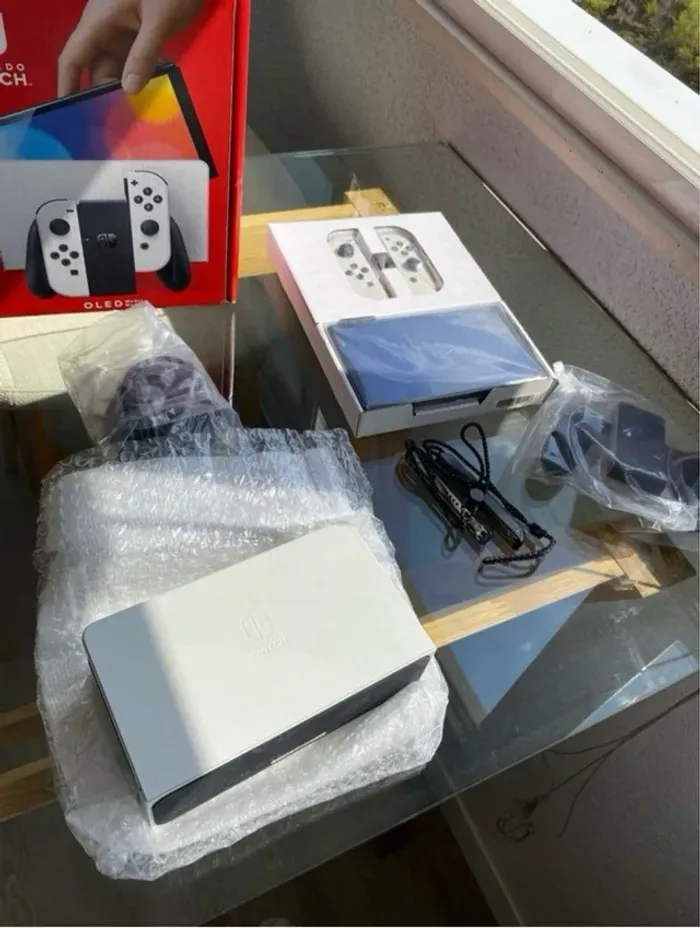 Nintendo · Switch OLED · Blanc - photo numéro 5