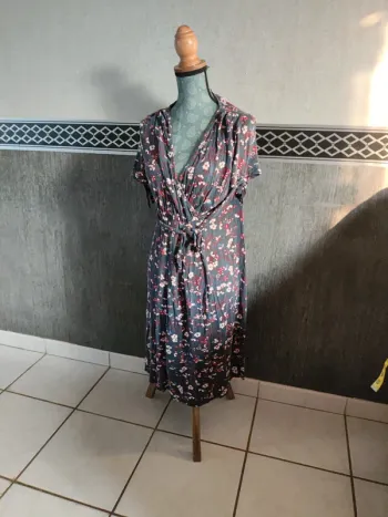 Robe taille 46/48 col v