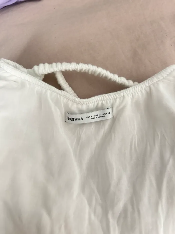 Mini robe blanche été dos nu Bershka taille M style romantique - photo numéro 4
