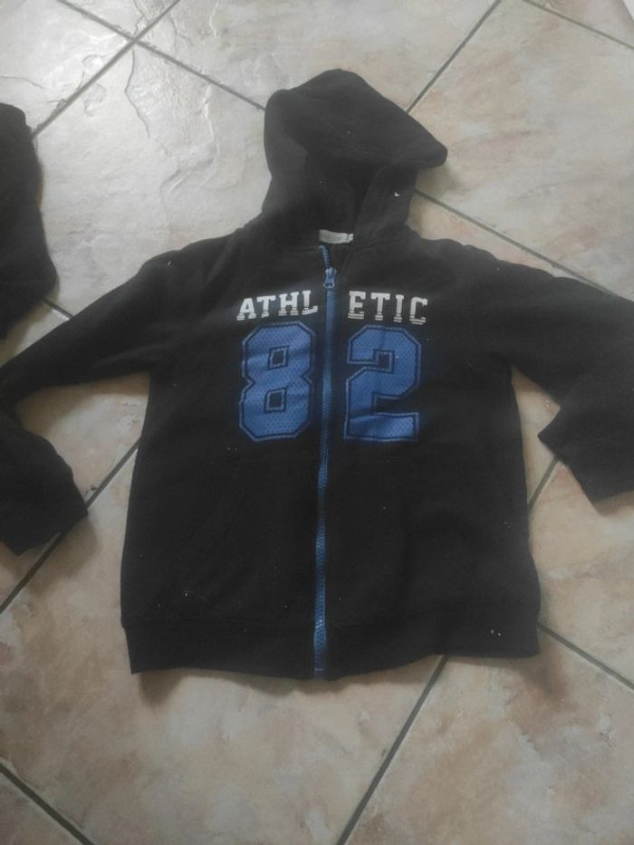 Sweat zippé 8 ans a capuche
