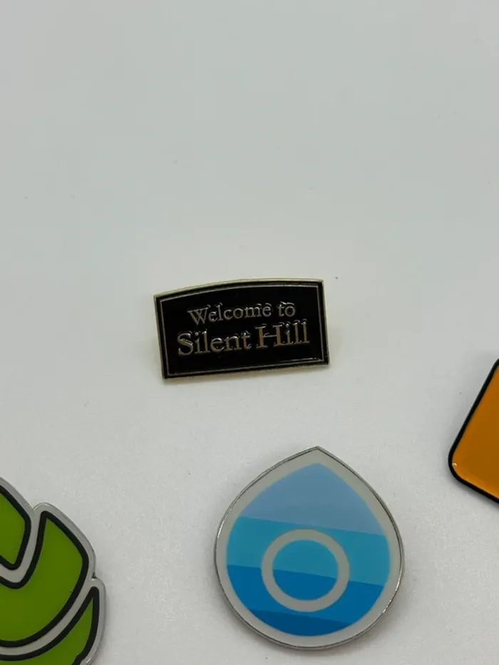 Lot de pins - photo numéro 9