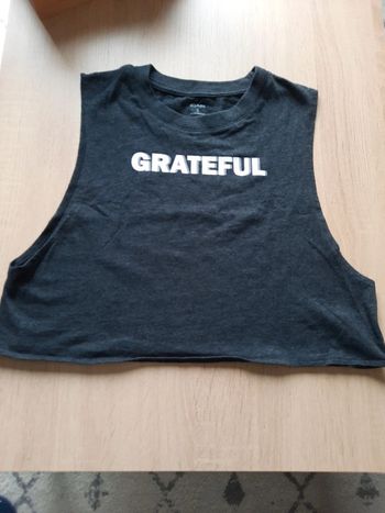 Tee-shirt court sans manches . Top court