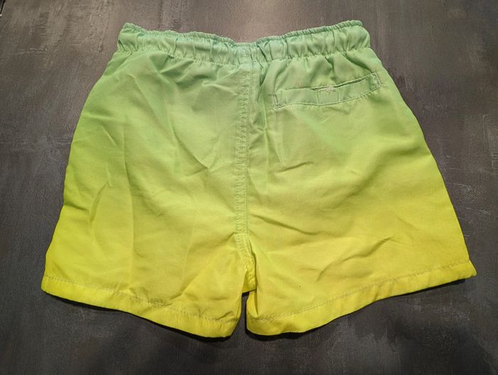 Short de bain garçon 4/6 ans comme NEUF - photo numéro 2