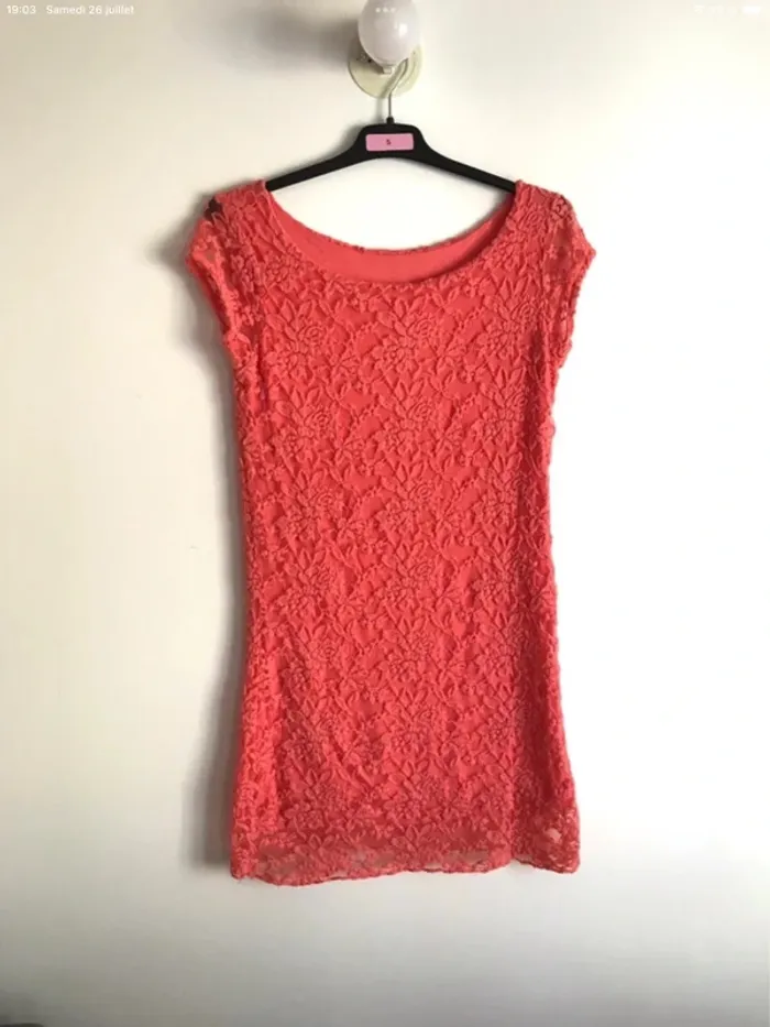 Robe en viscose corail et en dentelle taille 34/36 neuve jamais portée - photo numéro 4