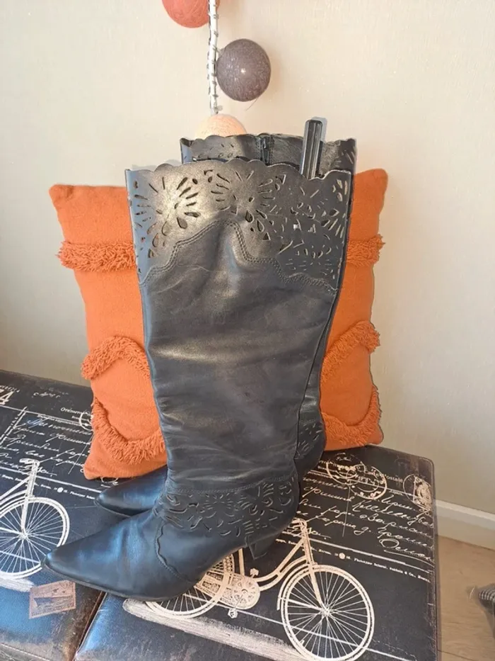 Bottes italiennes 40 magnifiques marron foncé en cuir haute qualité dentelle ttbe - photo numéro 3