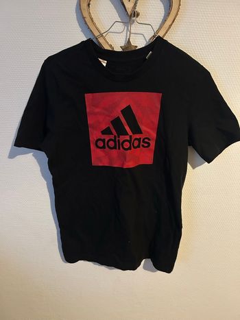 Tee -shirt  Adidas taille 13-14 ans