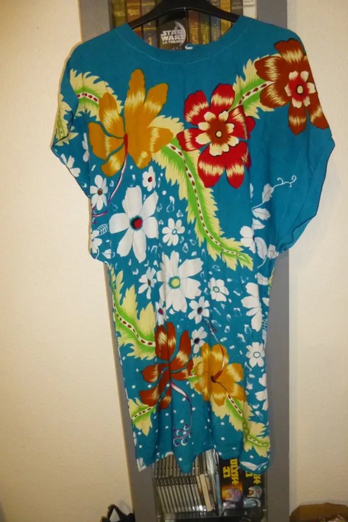 jolie tunique fleuri turquoise taille 46 48