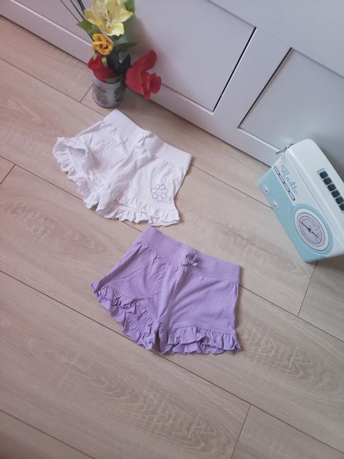Lot de 2 shorts Primark 6-9 mois 1euro