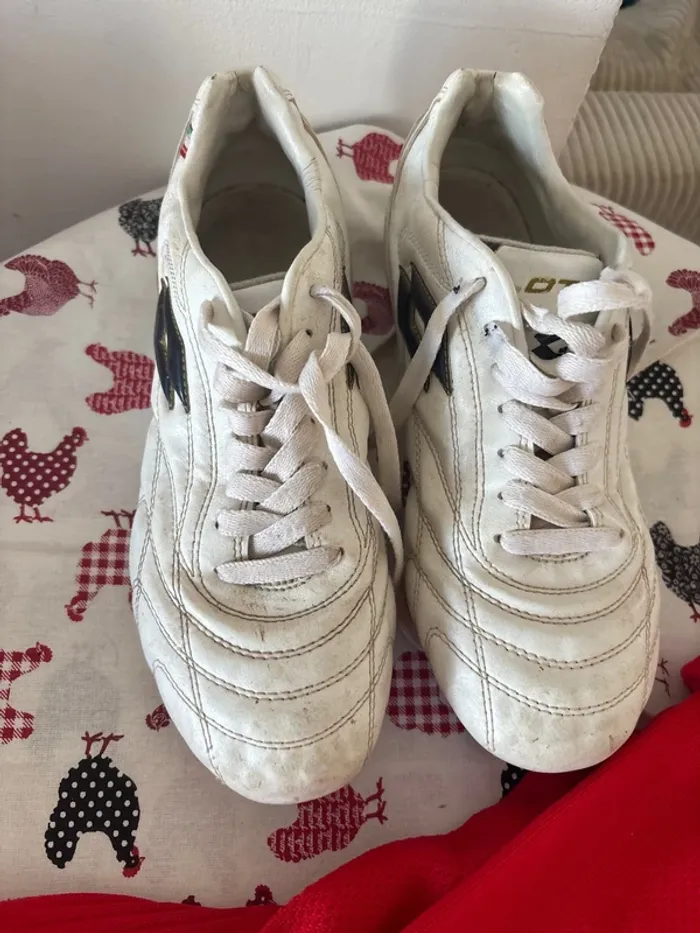 Crampons loto, taille 38 plus paire de chaussettes de foot n° 196 - photo numéro 3