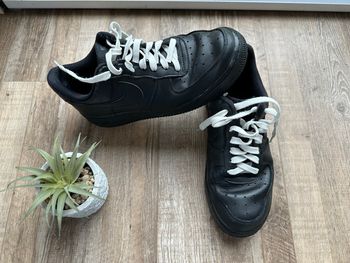 - Baskets Nike air force  - Pointure 40 - Très bon état, usé à l’intérieur d’une chaussure