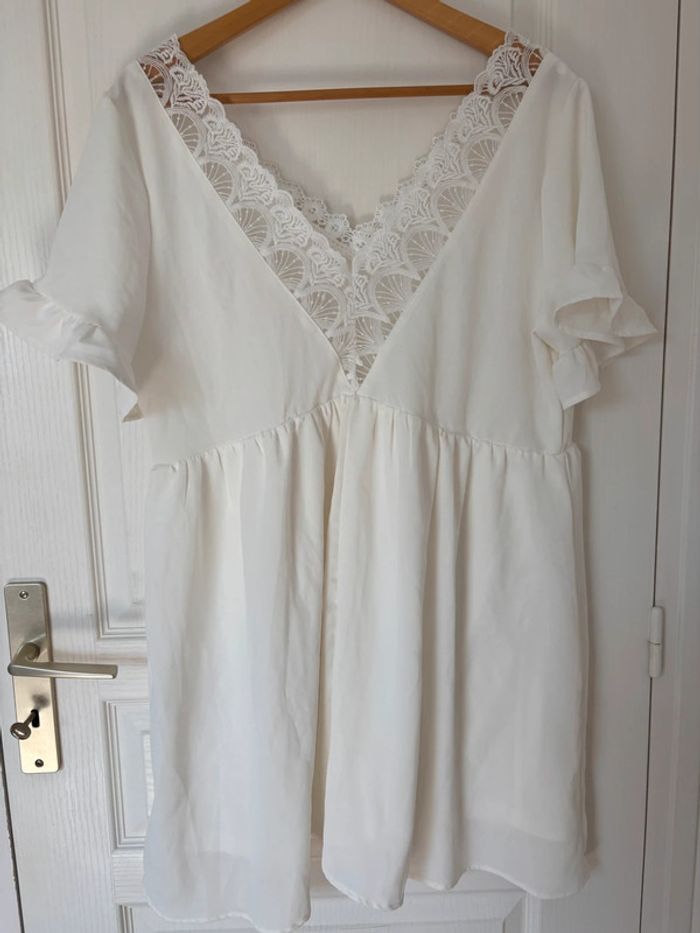 Robe blanche décolleté dentelle - photo numéro 4