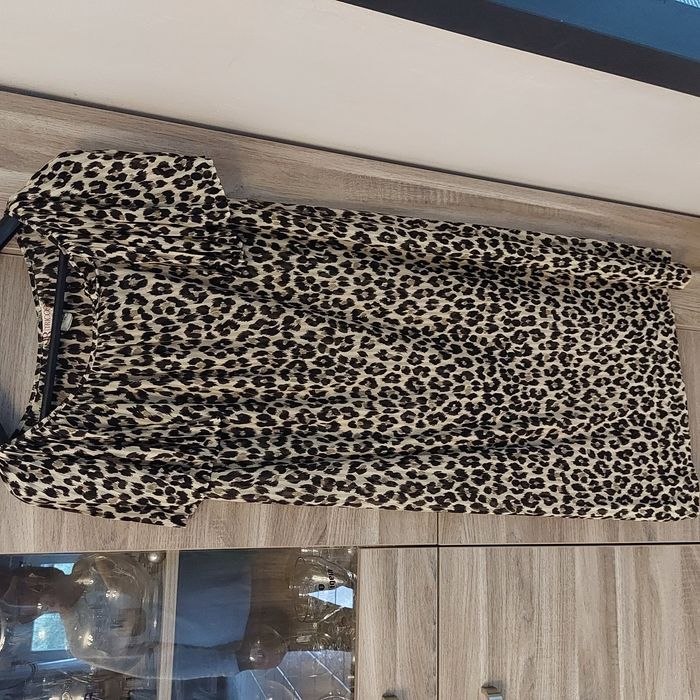 Robe léopard sans manches