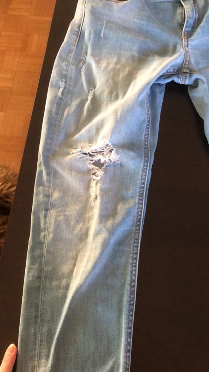 Jeans troué - photo numéro 5