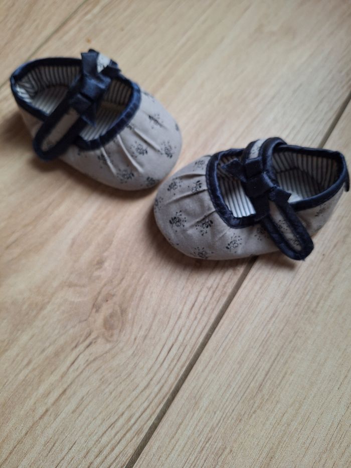 Petites chaussures bébé fille 0/3 mois fleuries - photo numéro 2