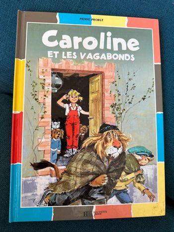 Livre Caroline et lion Vagabonds Pierre Probst Hachette Jeunesse album multicolore couleurs