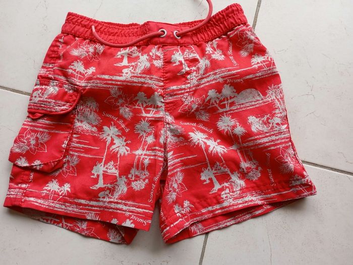 Maillot de bain short 3 ans tao neuf - photo numéro 1
