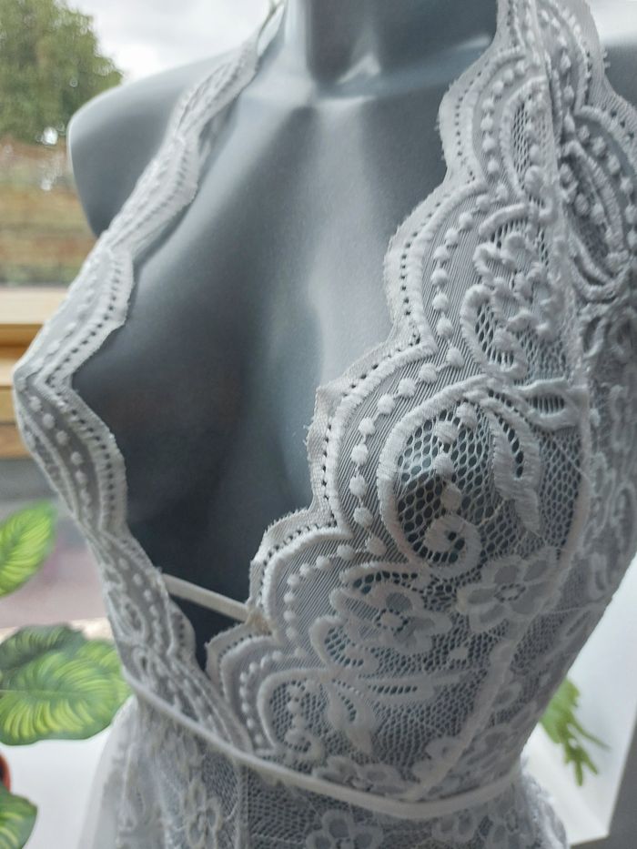 Superbe nuisette / body blanc cassé dentelle, chic et féminin Taille S/M - photo numéro 9
