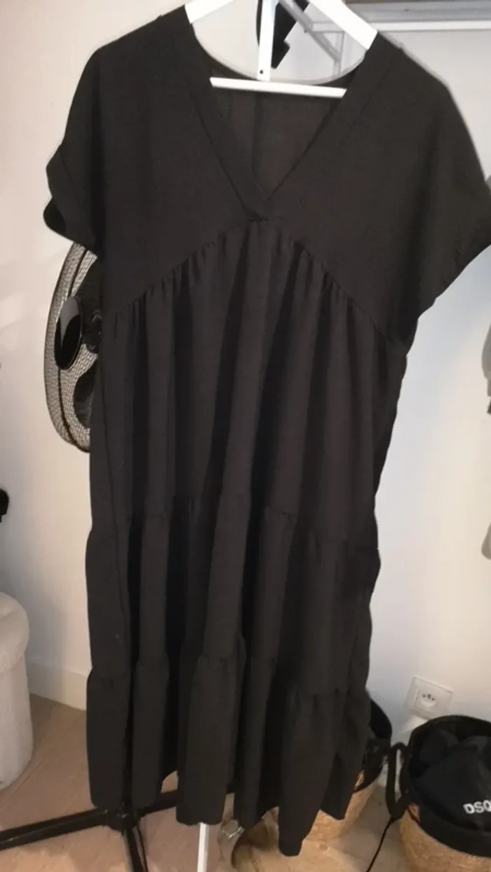 Robe noir neuf sans etiquette taille unique - photo numéro 2