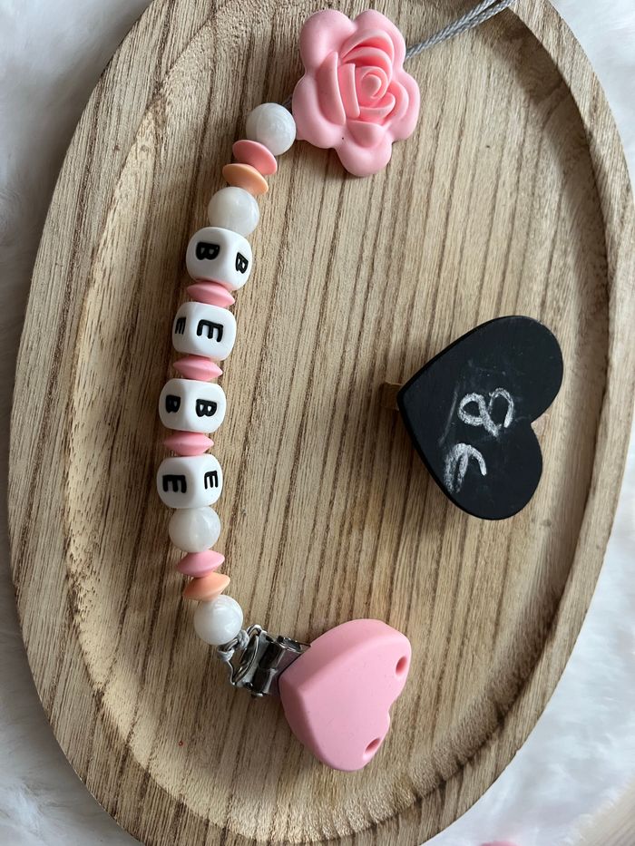 Attacher tétine personnalisé