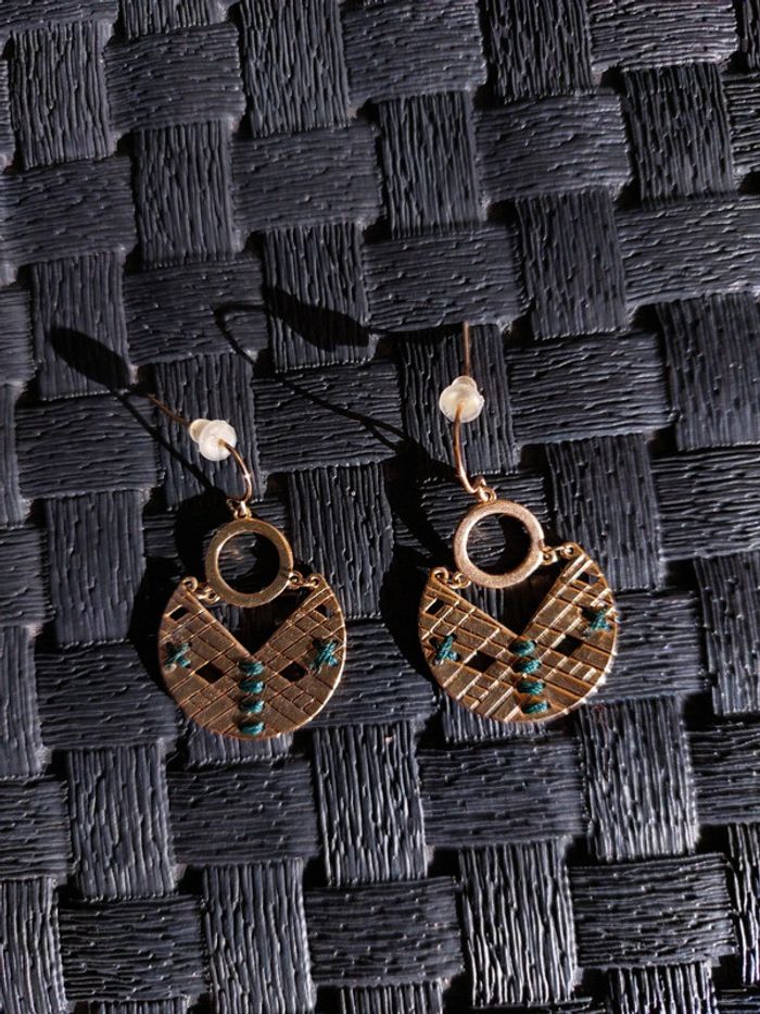 Boucles d'oreilles dorées et vertes - photo numéro 2