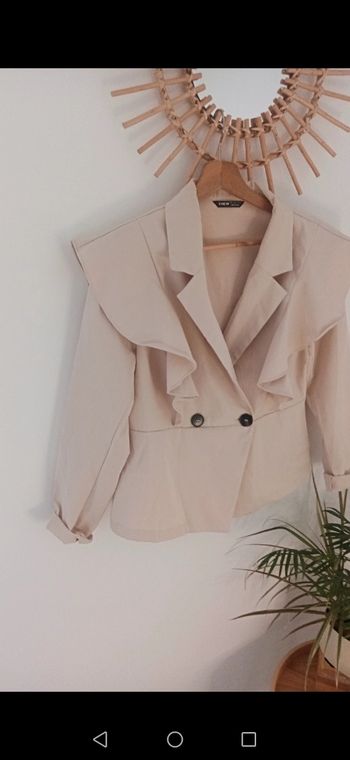 Veste blazer court, beige à volants