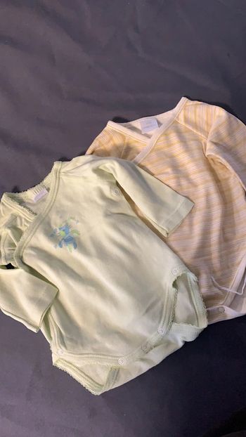 2 body 3 mois vert et jaune