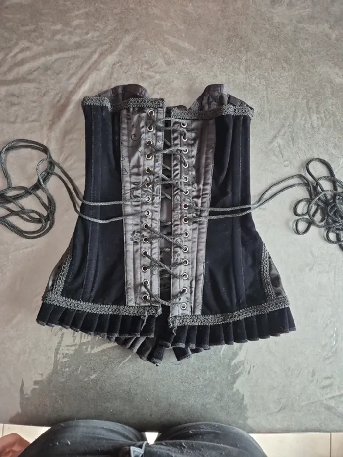 Corset velours noir - photo numéro 4