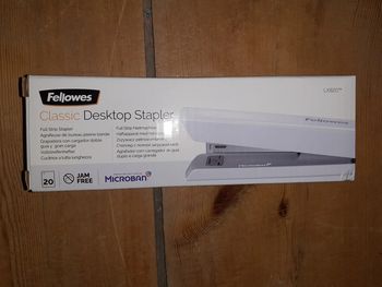 Neuve agrafeuse blanche fellowes