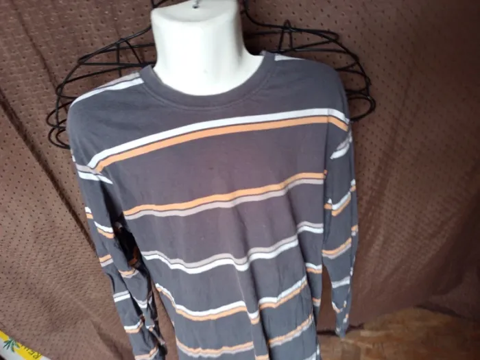 T-shirt longue manche taille 14ans - photo numéro 2