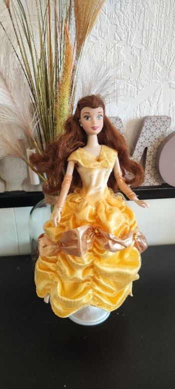 Poupée belle Disneyland Paris collection vintage
