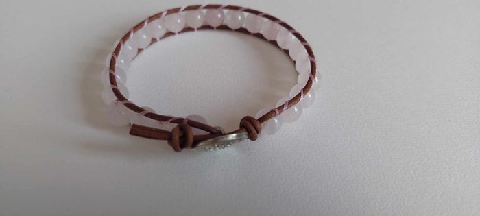 Joli bracelet cuir perles rondes quartz rose + breloque arbre neuf - photo numéro 3