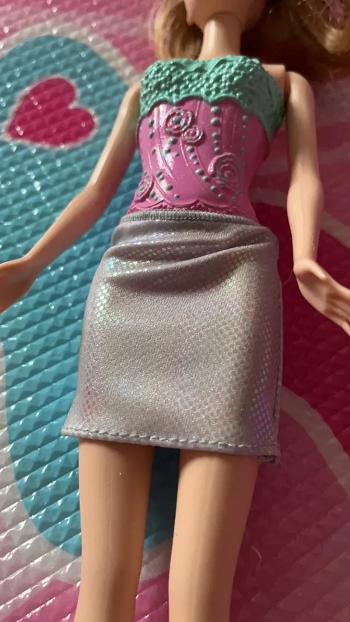 Barbie + jupe - photo numéro 3
