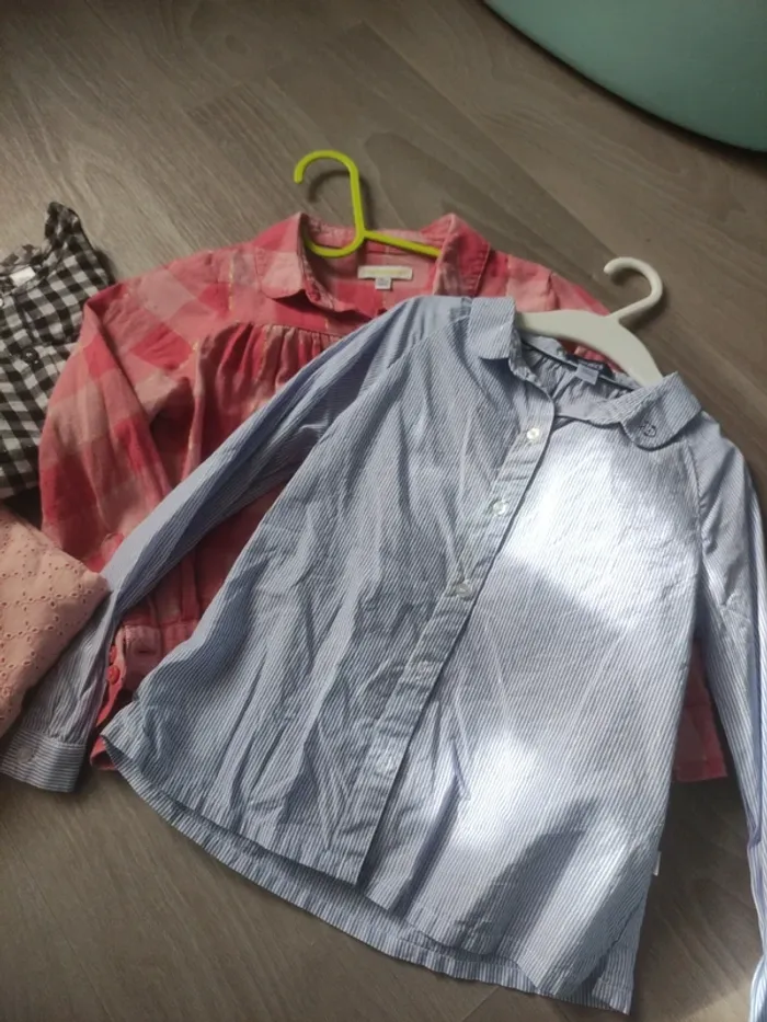 Lot de 4 chemises fille taille 6 ans en très bon état très peu porté - photo numéro 3