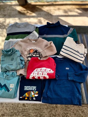 Lot garçon 5 ans hiver - 2 pulls 4 sweats 3 tshirts
