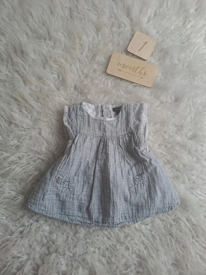 Robe légère kiabi 1mois