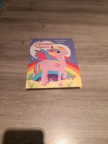 Licornes magiques Livre scintillant à caresser