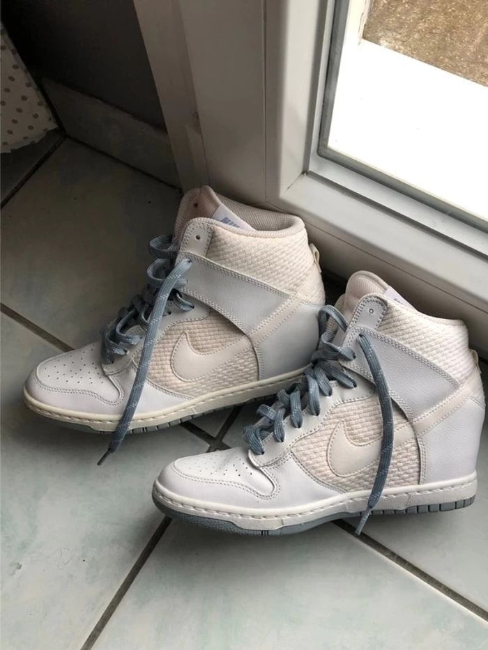 Basket compensée Nike dunk Sky hi - photo numéro 2