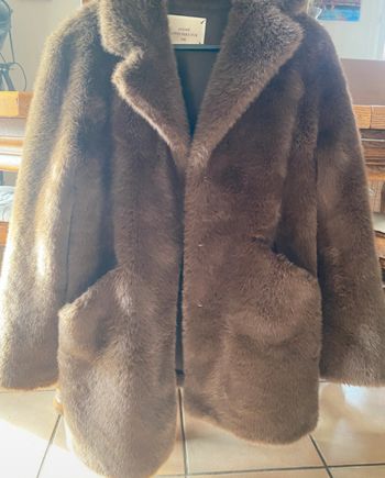 Manteau fausse fourrure