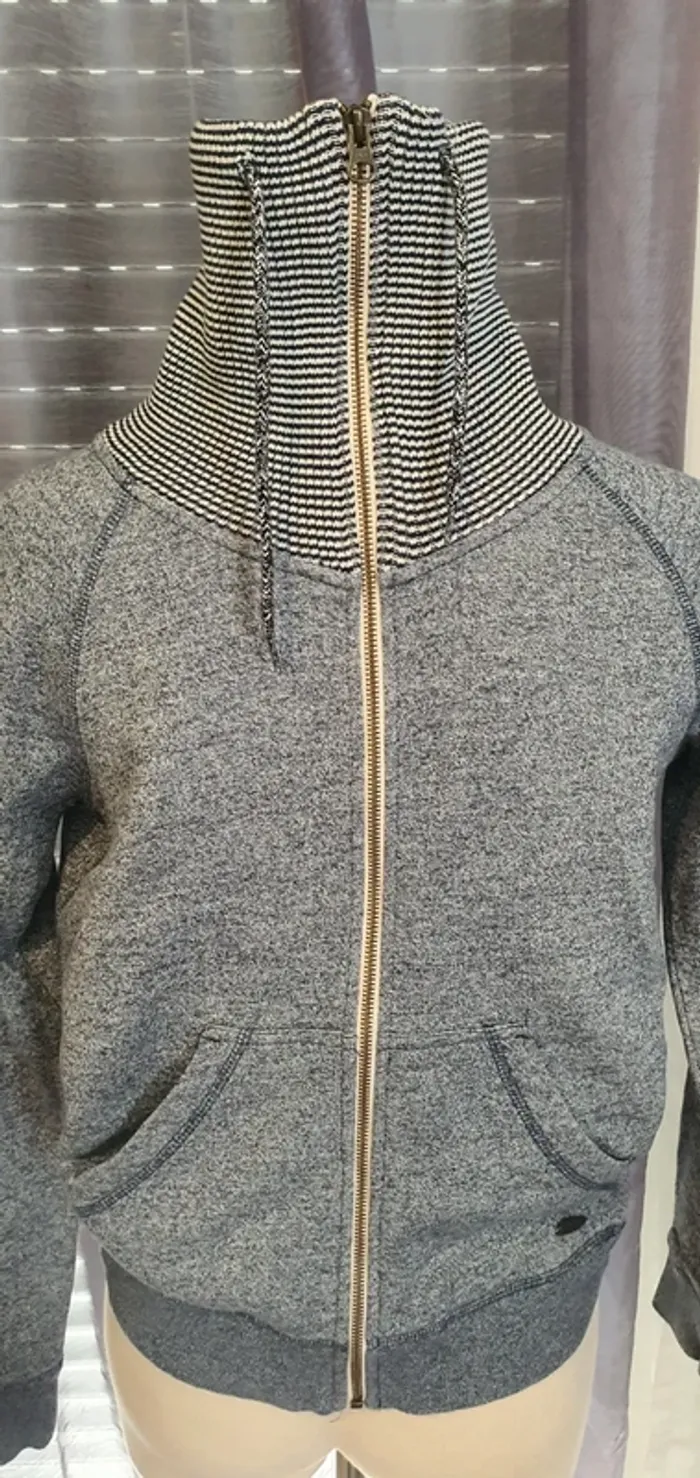 Veste ripcurl comme neuve XS - photo numéro 4