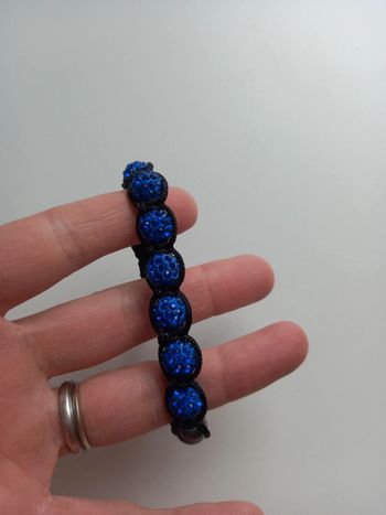 Bracelet avec perles strass bleu ajustable