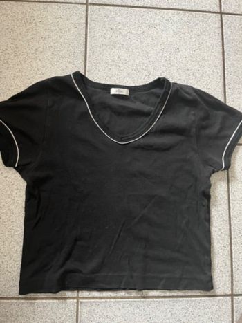 Tee shirt noir col V