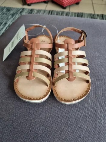 Sandales kickers neuves taille 29
