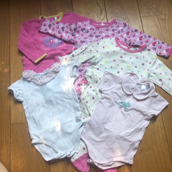 Lot 12 mois fille pyjama et bodies
