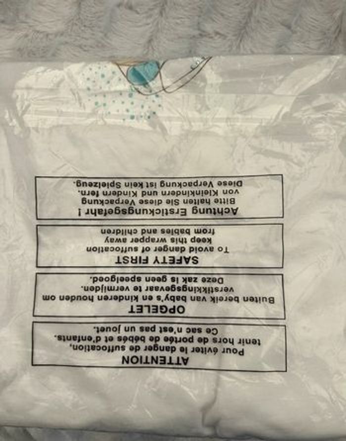 T-shirt avec strass bleus - photo numéro 4