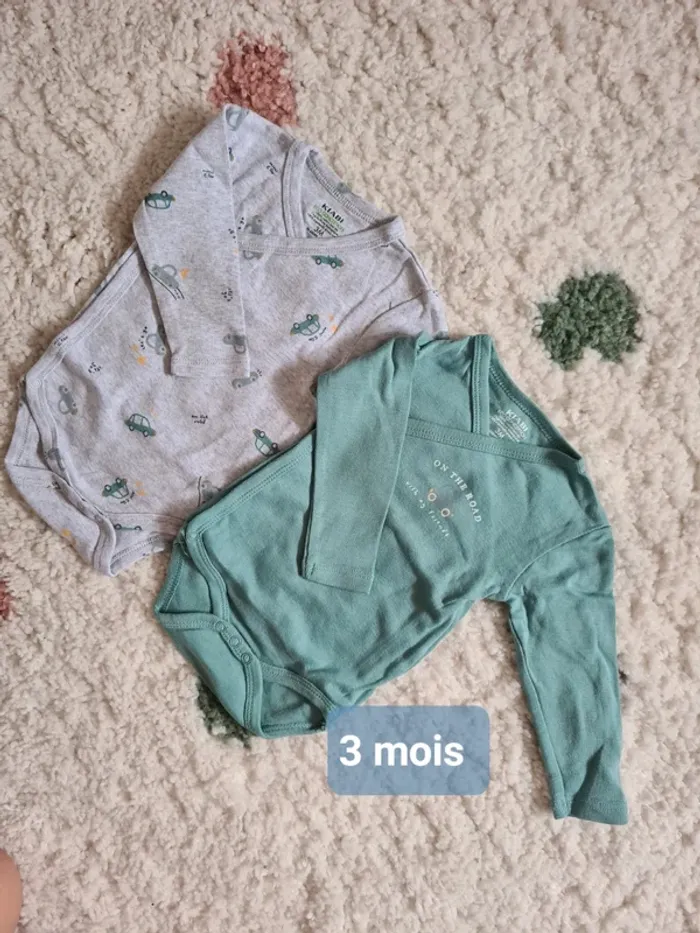 Lot 2 body bebe garçon 3 mois. Kiabi